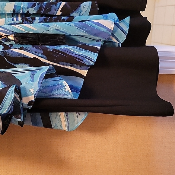 ARNA YORK COLLECTION TOP - Picture 4 of 7